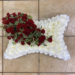 Red &amp; white massed pillow